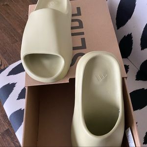 Adidas Yeezy Slides Size: 8 (2021 Release) Resin